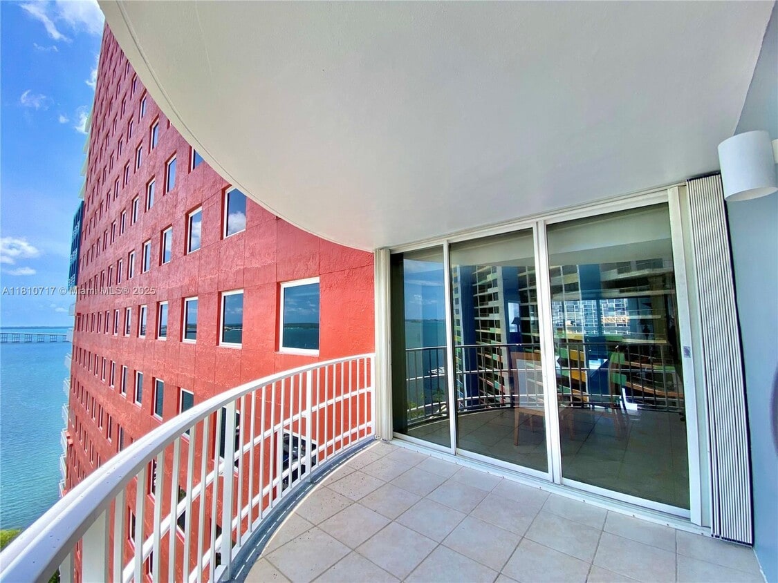 Primary Photo - 1627 Brickell Ave