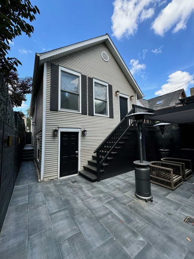 Building Photo - 1930 N Honore St