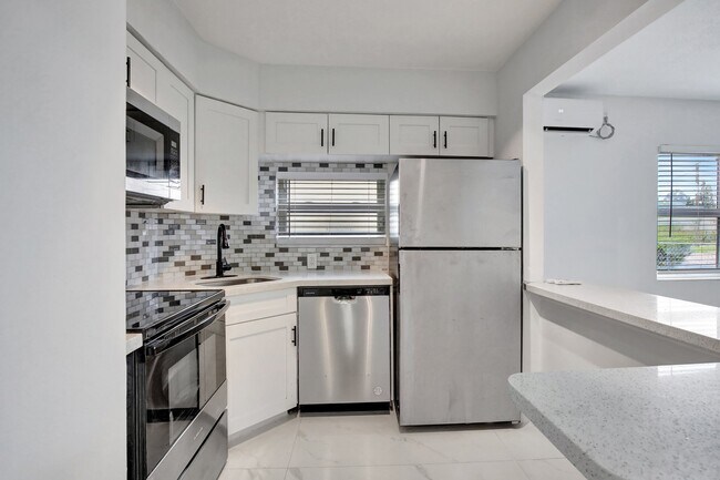 Building Photo - Oakwood Villa