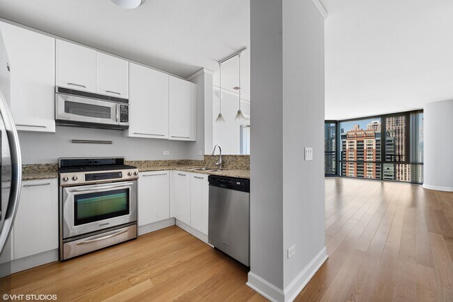 Building Photo - 450 E Waterside Dr