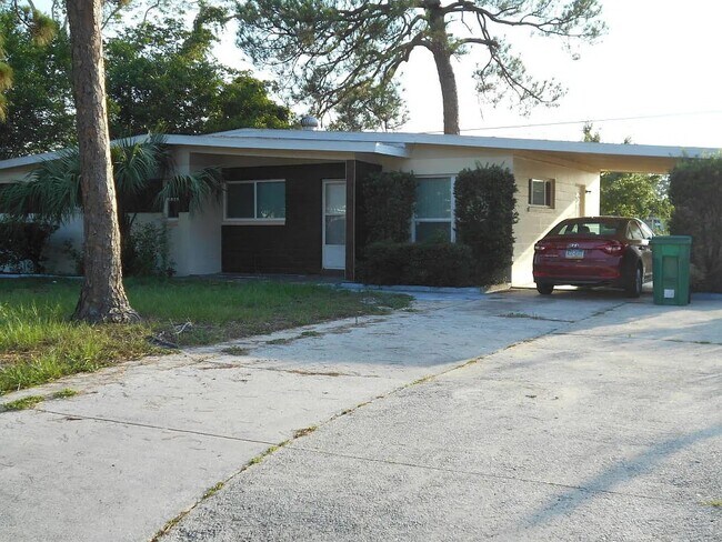 Building Photo - 907 Acacia Way