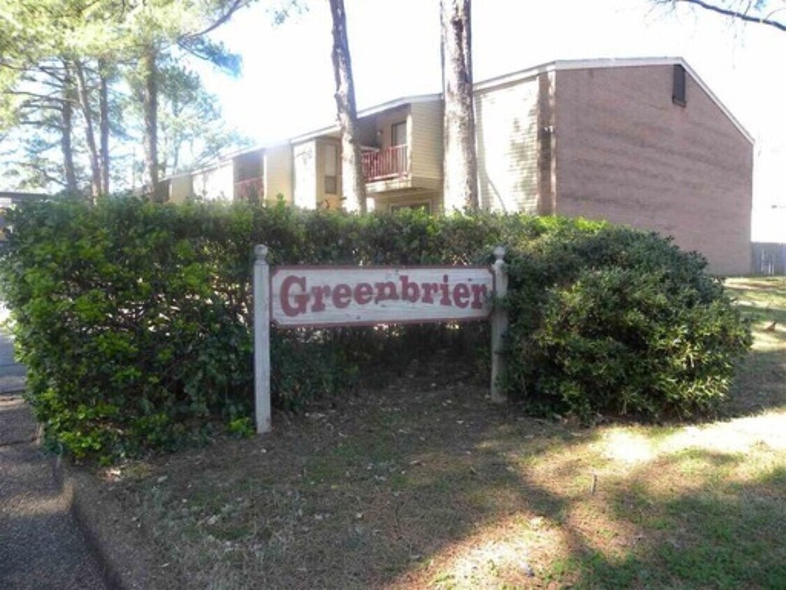 Foto principal - 1 BR Condo in Greenbriar Walking Distance ...