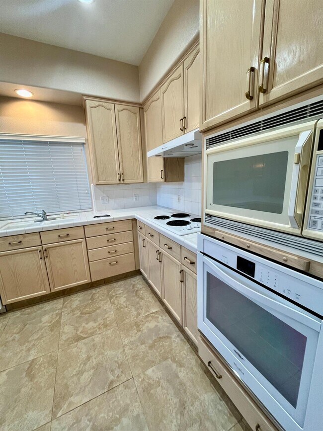 Building Photo - 3069 W Silverhill Ln
