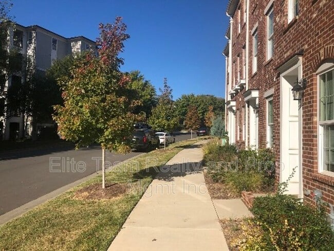 Building Photo - 9118 Oban Passage Dr