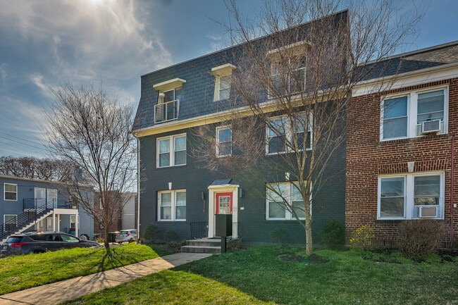 Photo - 5110 Fort Totten Dr NE (Washington, DC) Apartment