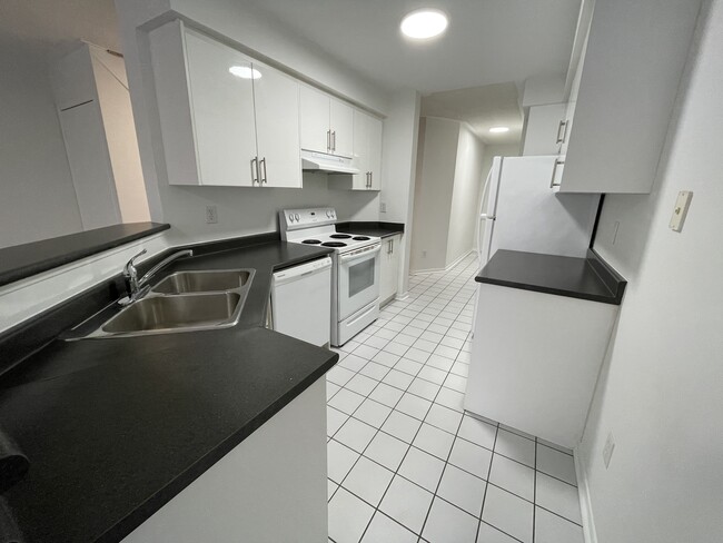 Building Photo - Heartland South Townhomes