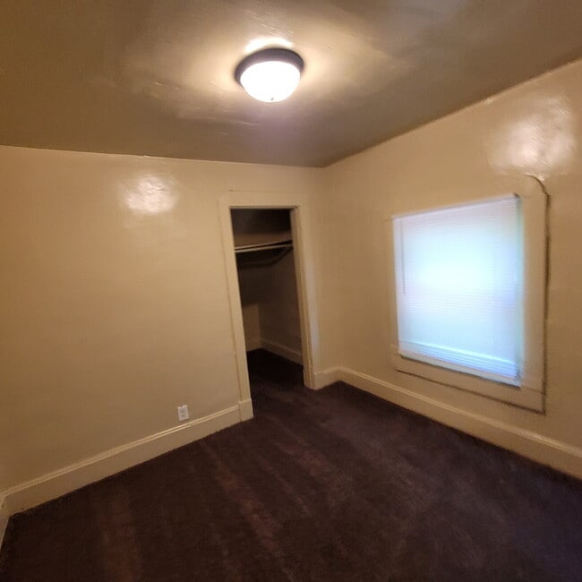 Building Photo - Near NW-Riverside 4BR/2BA House for RENT!