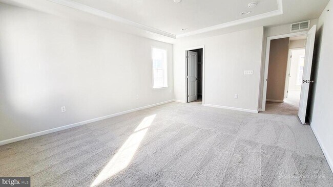 Building Photo - 3137 Grove Ct