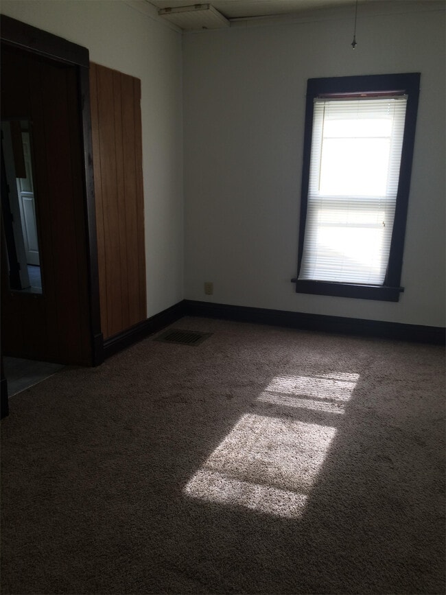 Building Photo - 208 Lindale Ave