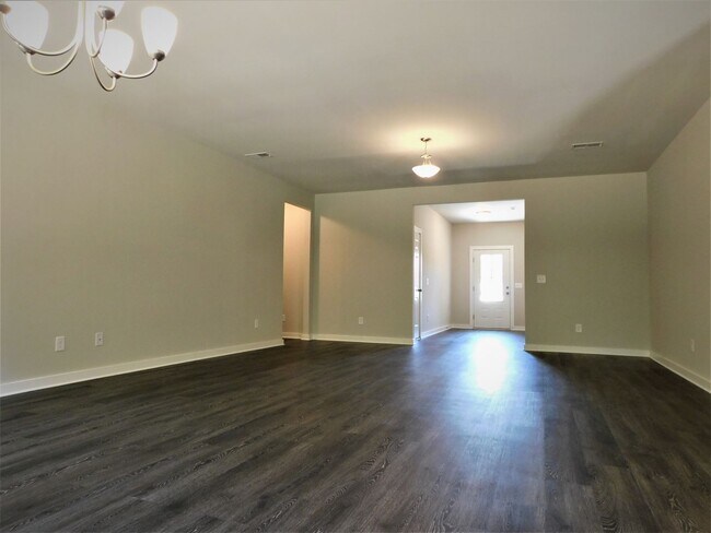 Foto del edificio - Home for Rent in Jasper, AL!  Available to...