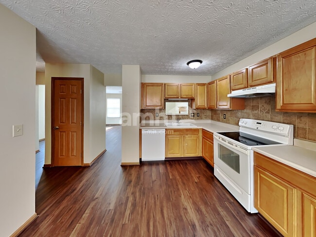 Building Photo - 7660 Farm Hill Dr