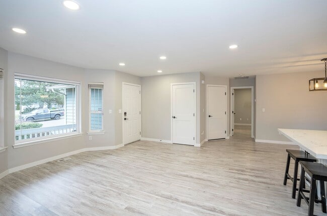 Building Photo - Spacious 3-Bedroom Home with Deck & Fenced Yard