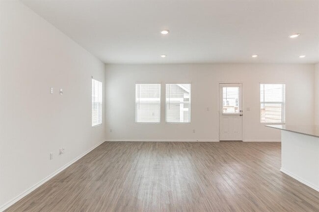 Building Photo - 231 Rioja