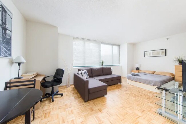 Foto del edificio - 350 W 43rd St