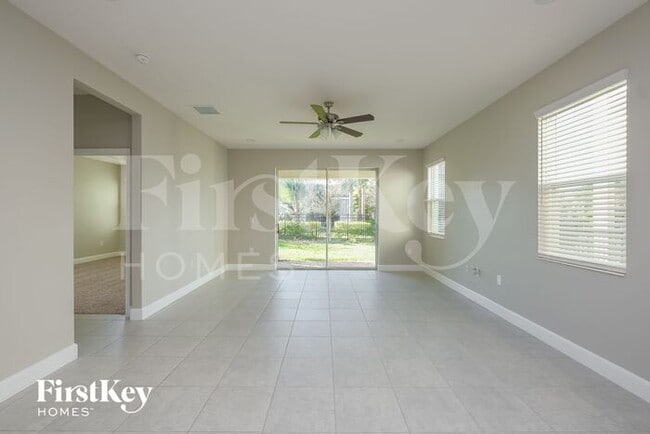 Foto del edificio - 6322 Heirloom Pl