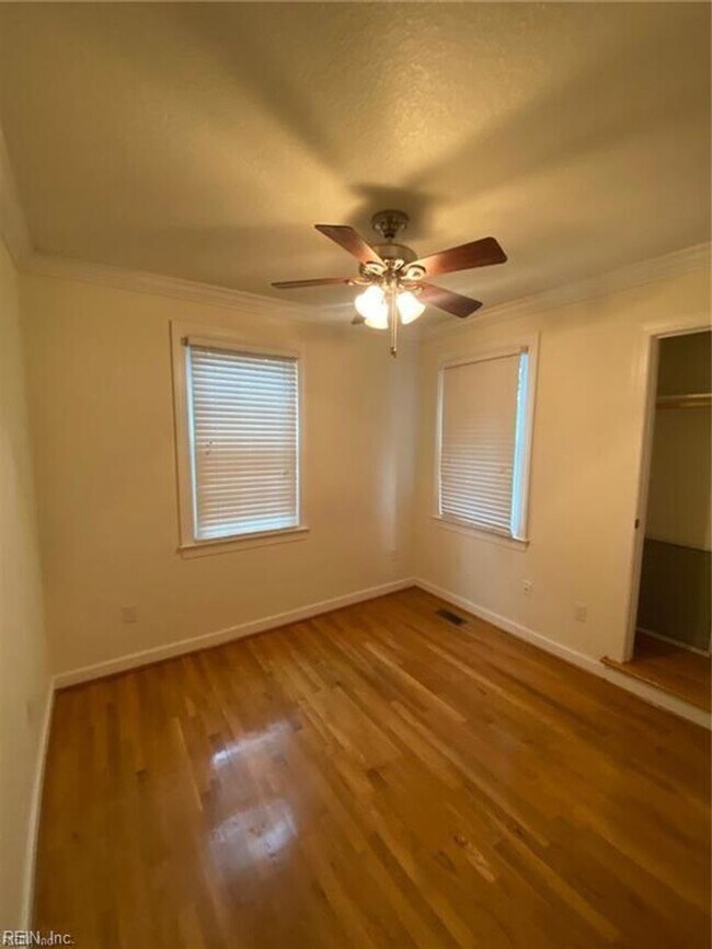 Foto del edificio - 7402 Gleneagles Rd