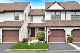 Building Photo - 285 Longwood Dr
