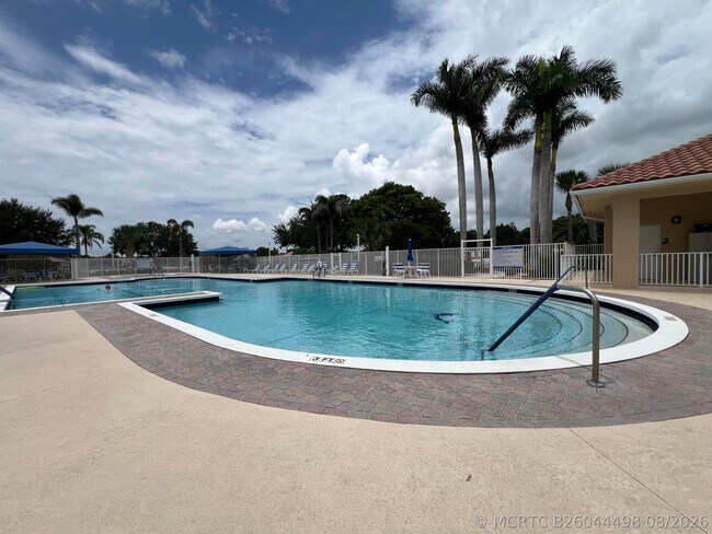 Foto del edificio - 557 SW New Castle Cove