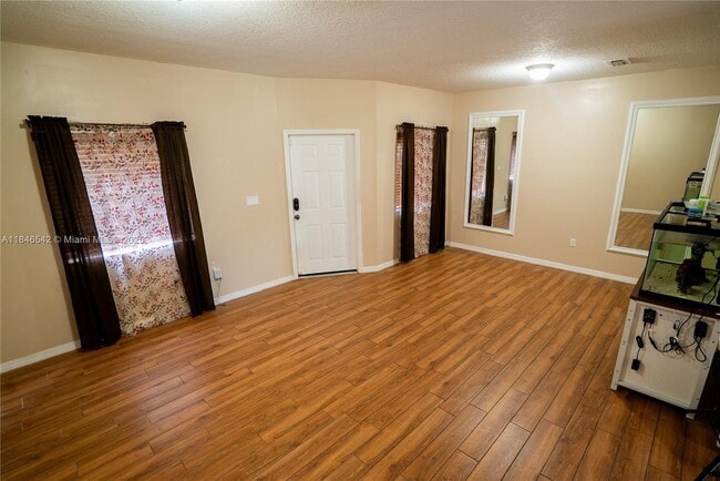 Foto del edificio - 2930 SE 15th Terrace