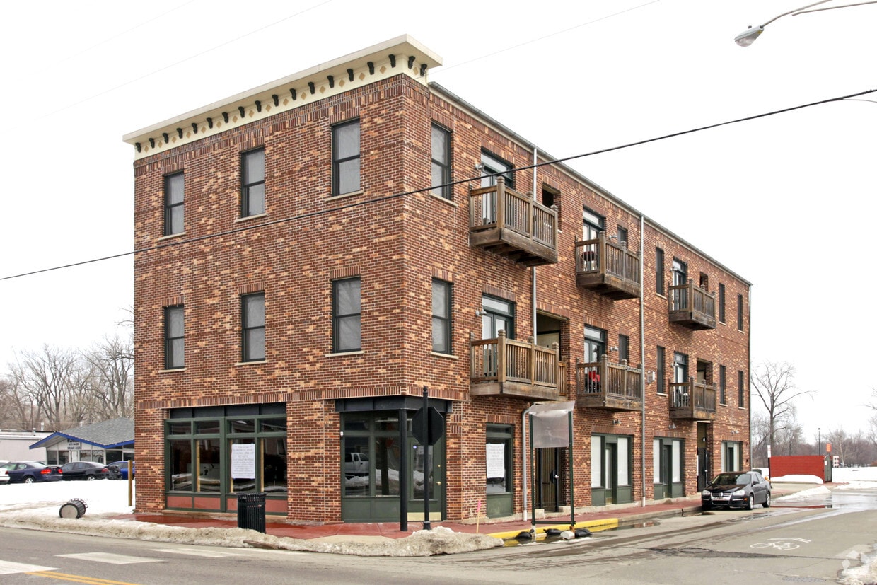 Primary Photo - Riverfront Lofts