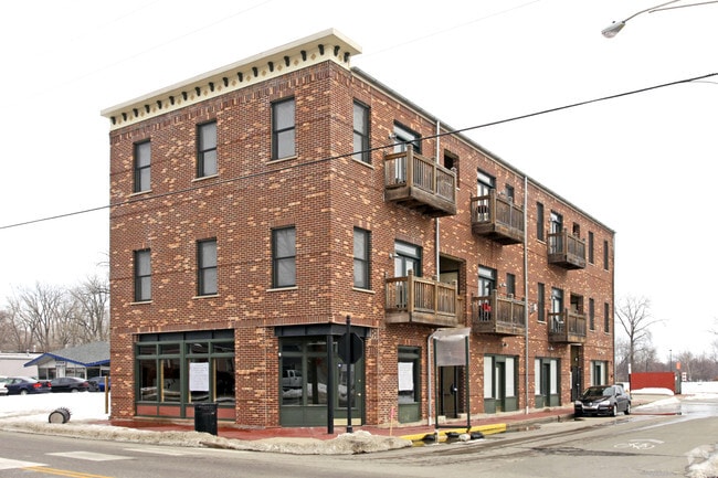 Primary Photo - Riverfront Lofts