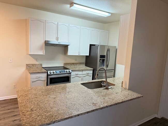 Building Photo - 14343 E 1st Dr