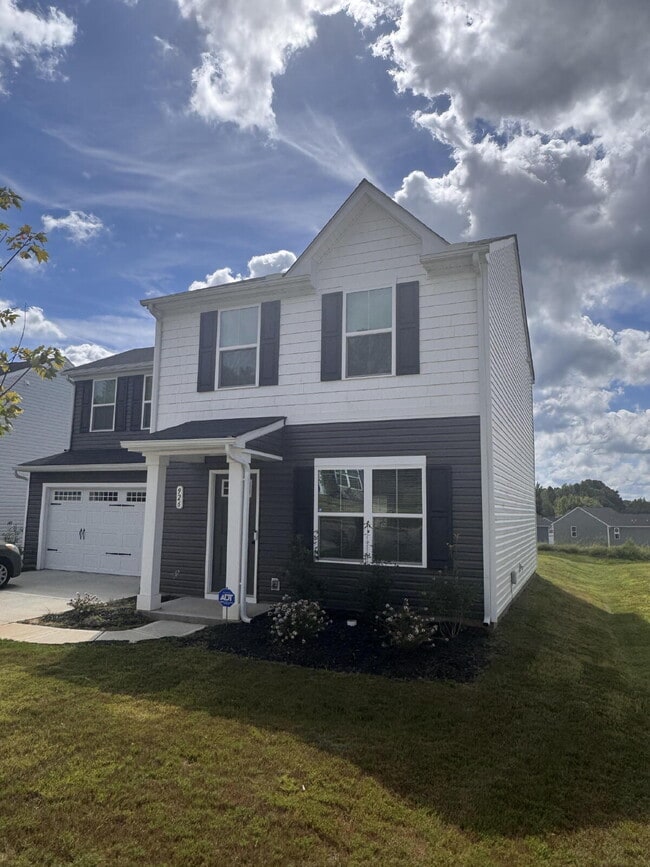 Building Photo - Charming 3-Bed, 2.5-Bath Home in Woodruff ...