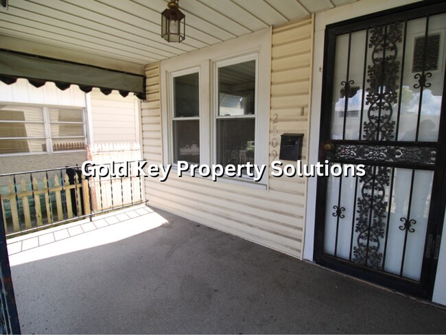 Building Photo - 2 Bedroom, 1 Bath, Detached Garage (NO SEC...