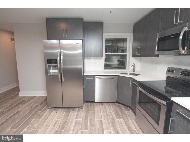 Building Photo - 2564 Frankford Ave