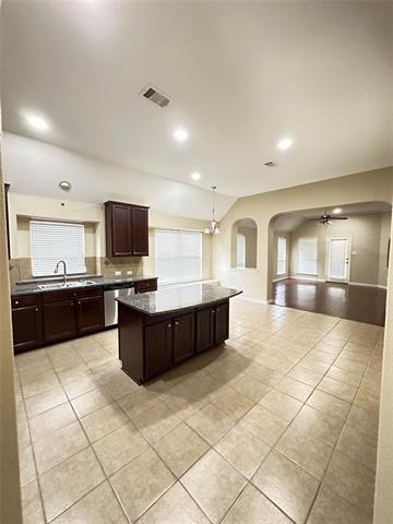 Building Photo - 725 Red Elm Ln