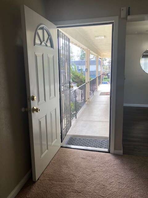 Foto del edificio - 3452 Redwood Ct