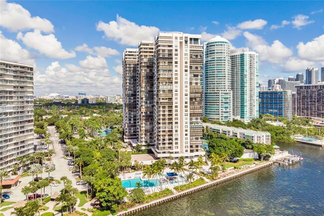 Foto del edificio - 2333 Brickell Ave