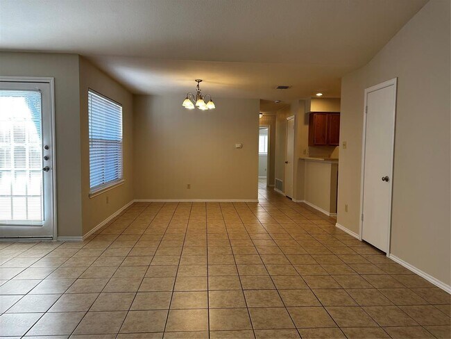 Foto del edificio - 13003 Campos Dr