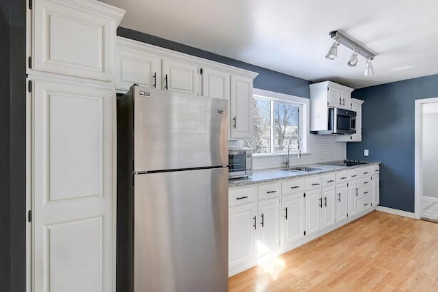 Apt#2 kitchen - 683 Fry St