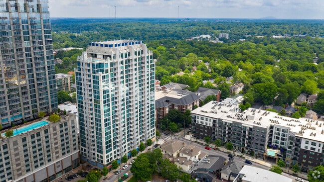 Building Photo - Skyhouse South