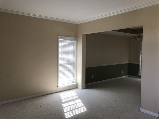 Building Photo - 600 Hyde Park Ln