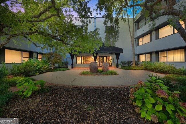 Foto del edificio - 3645 Peachtree Rd NE