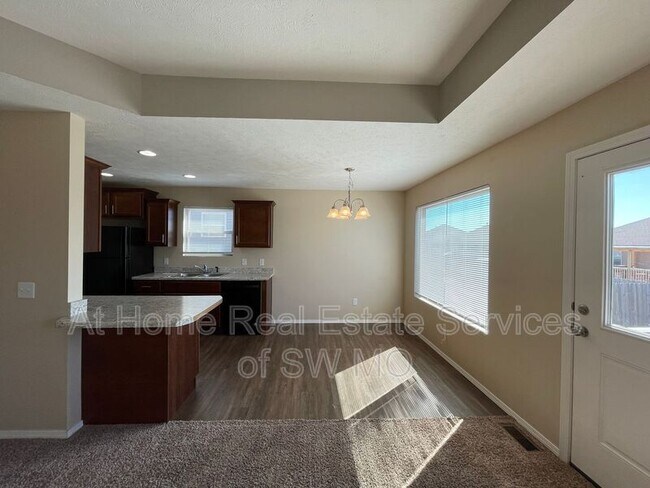 Building Photo - 438 Barcelona