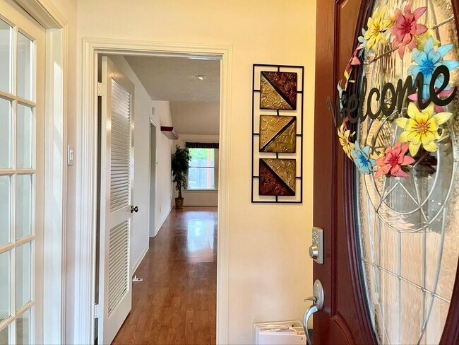 Foto del edificio - 2523 Meadowhurst Dr