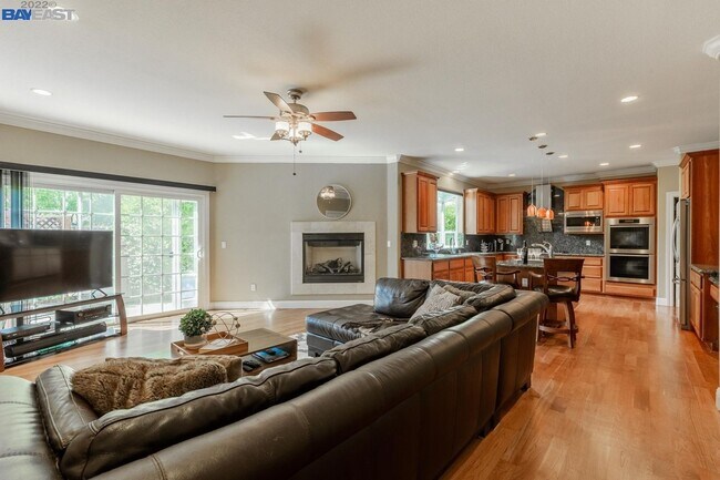 Foto del edificio - Stunning Executive Willow Glen home in Pri...