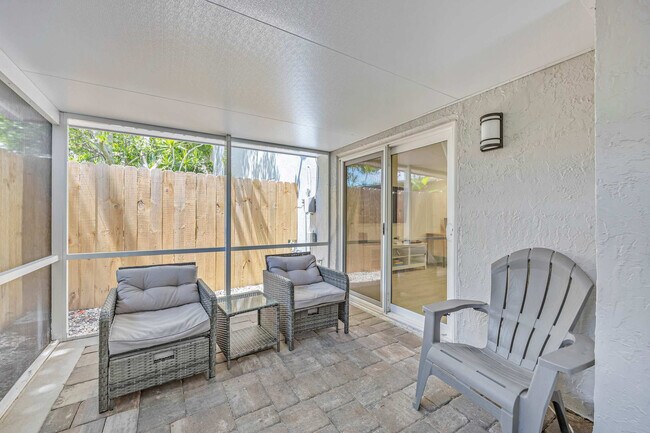 Foto del edificio - 241 S Brevard Ave