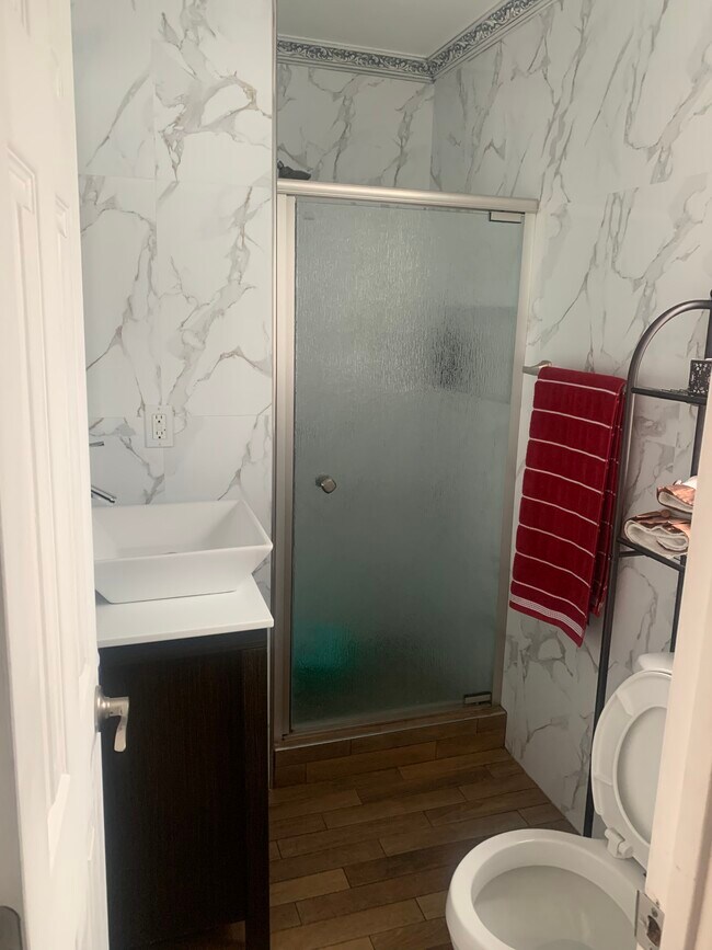 Foto del edificio - 766 N Alexandria Ave