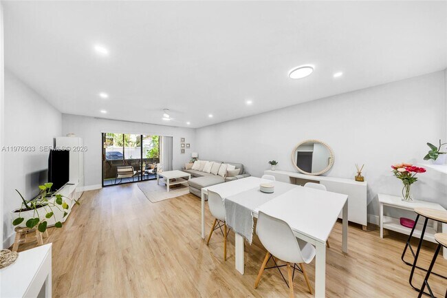 Building Photo - 130 S Cypress Rd