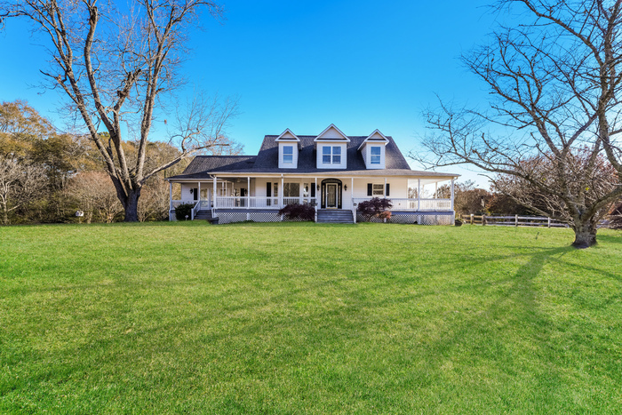 Foto principal - 5-Bedroom Home with Pool in Covington, GA!