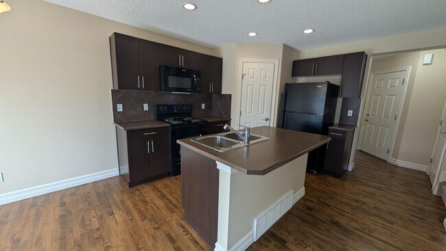 Building Photo - 6829 Cardinal Link SW