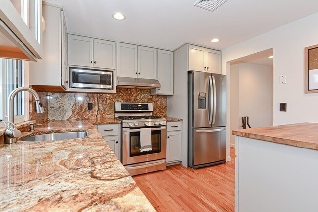 Foto del edificio - 21 Swan Ave