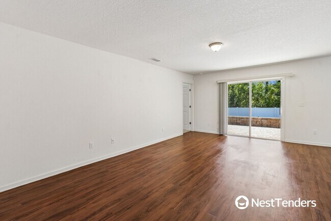 Foto del edificio - Prime Location with Easy Access to Everything!