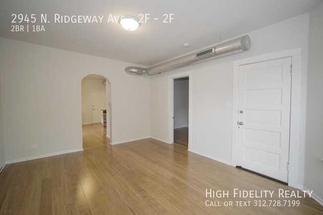 Foto del edificio - 2945 N Ridgeway Ave