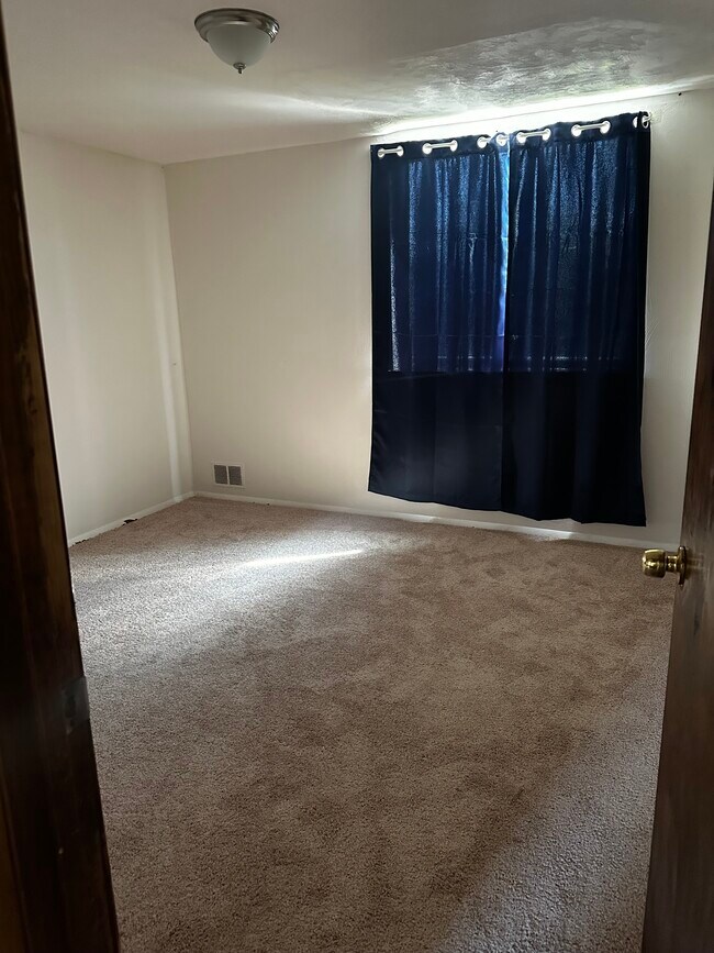Building Photo - 3804 Soltis Dr