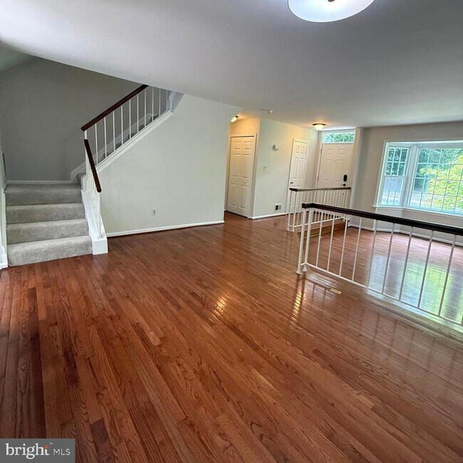 Building Photo - 8442 Springfield Oaks Dr